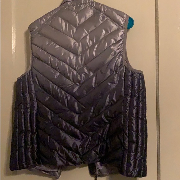 Gap Gradient Silver Down Vest Large - Picture 5 of 5
